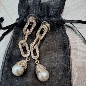 Nwot Beautiful date night earrings 💎💎💎💎💎💎💎